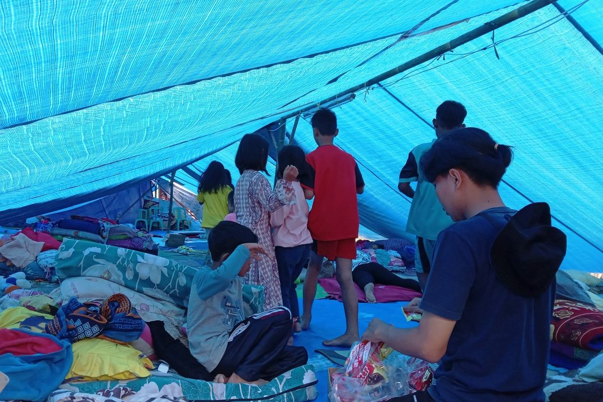 Sejumlah anak-anak di Cianjur, Jawa Barat, turut menjadi pengungsi pascagempa magnitudo 5,6 yang mengguncang wilayah Cianjur dan sekitarnya.