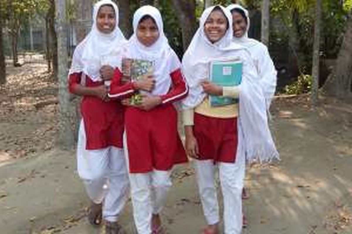 Anak-anak perempuan Bangladesh yang mengikuti BALIKA Project. 