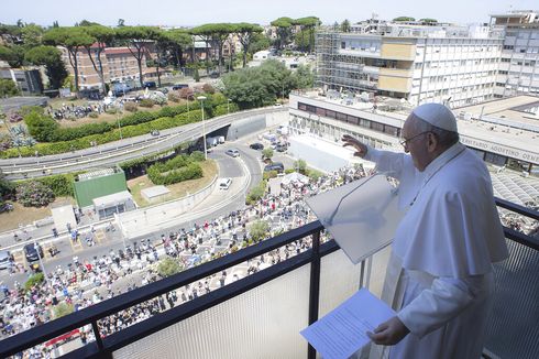 Muncul Kembali Usai Operasi, Paus Fransiskus Singgung Layanan Kesehatan Universal Gratis