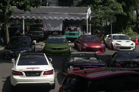 Kumpul Komunitas dan Mobil Modifikasi di Bandung