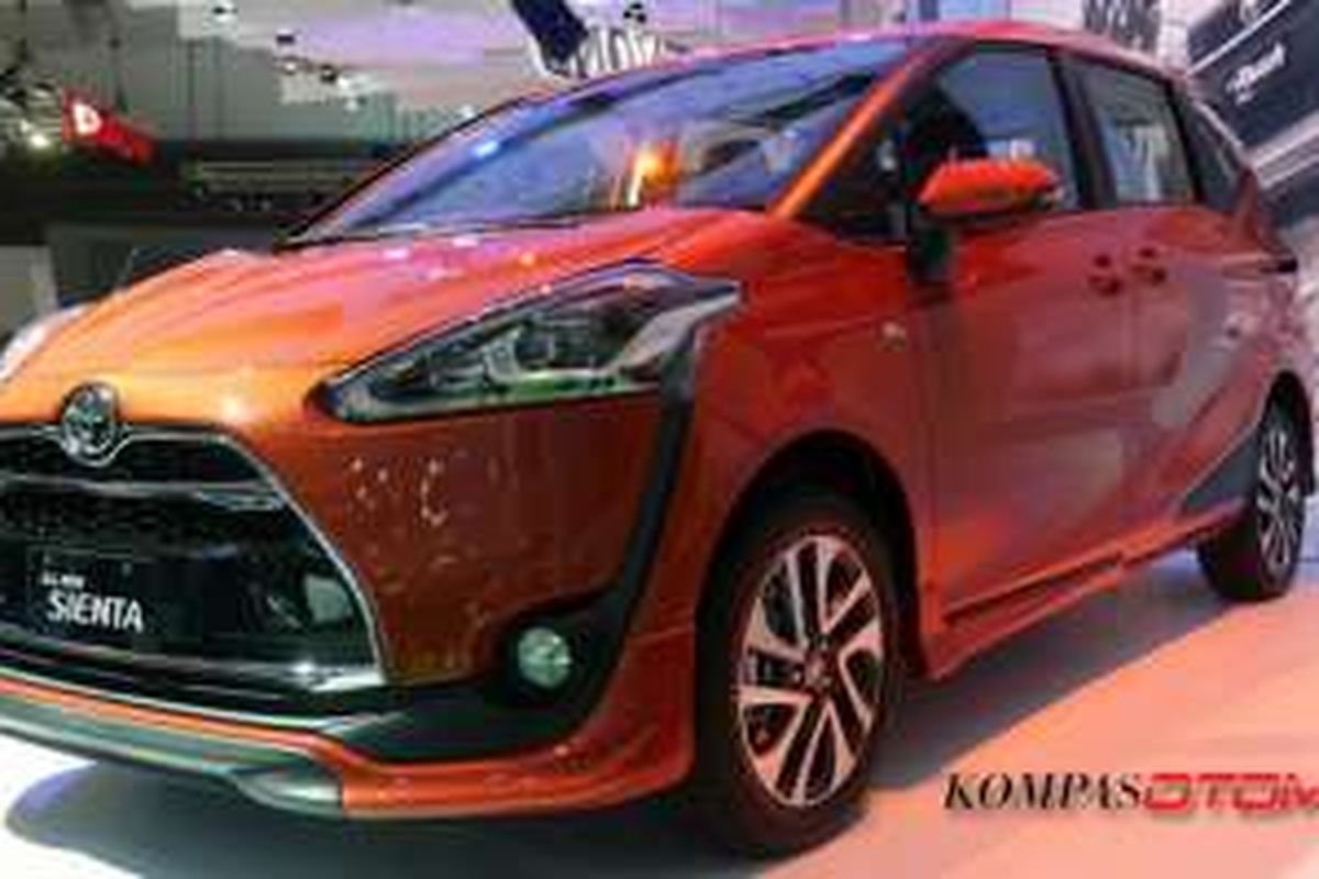 Toyota Sienta varian tertinggi, Q, mejeng di IIMS 2016.