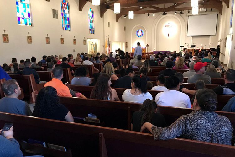Sebuah kapel di mana para orangtua berkumpul setelah tragedi penembakan yang terjadi di sekolah dasar Northpark, San Bernardino, California, AS, Senin (10/4/2017) 