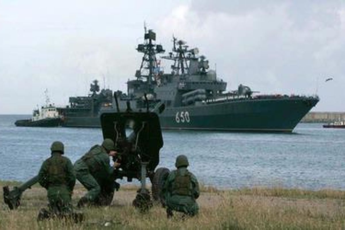Kapal perusak Admiral Chabanenko milik AL Rusia tiba di pelabuhan La Guaira, Venezuela, 2008 lalu.