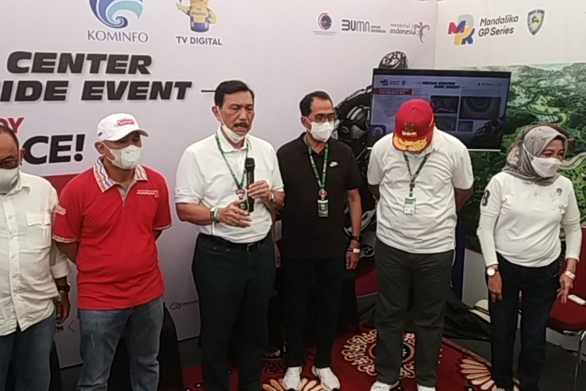 Menkomarves Luhut Binsar Pandjaitan saat conprensi pers di media center sirkuit Mandalika