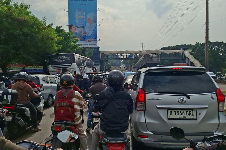 Usai Libur Lebaran, Lalin Jalan Daan Mogot Kembali Macet Senin Pagi