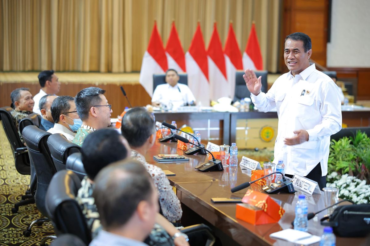 Menteri Pertanian (Mentan) Andi Amran Sulaiman dalam Rapat Koordinasi (Rakor) Stabilisasi Harga Telur Ayam Ras di Kantor Pusat Kementerian Pertanian (Kementan), Rabu (19/11/2025).