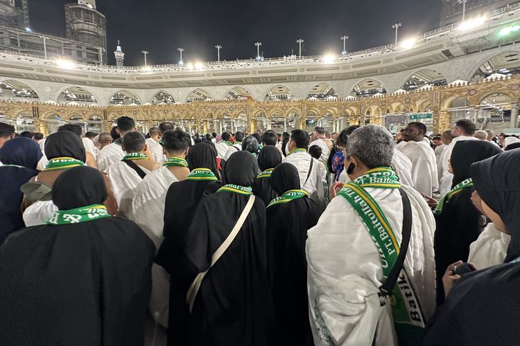 Batik Umrah Travel melaksanakan ibadah haji.