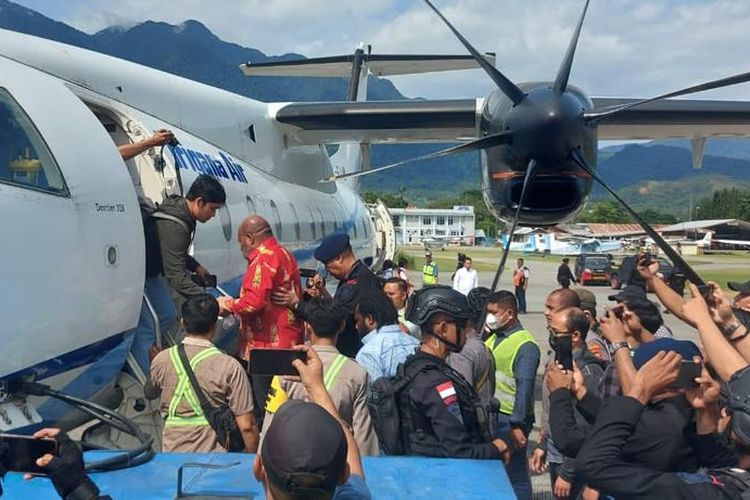 Papua Governor Lukas Enembe (center) boards on the aircraft to Indonesia's capital Jakarta following his arrest for an alleged graft case. 