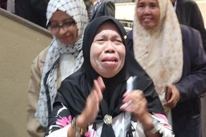 Tangis Pembantu Pecah Kala RUU PPRT Disahkan Usai Berkali-kali Demo