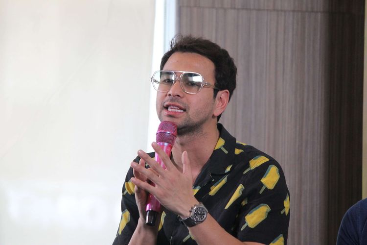 Raffi Ahmad menjelaskan mengenai launching album RANS, di KFC Kemang, Jakarta, Jum'at (6/3/2020).