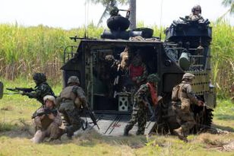 Marinir TNI AL dan Marinir AS gelar latihan perang bersama di Pantai Banongan