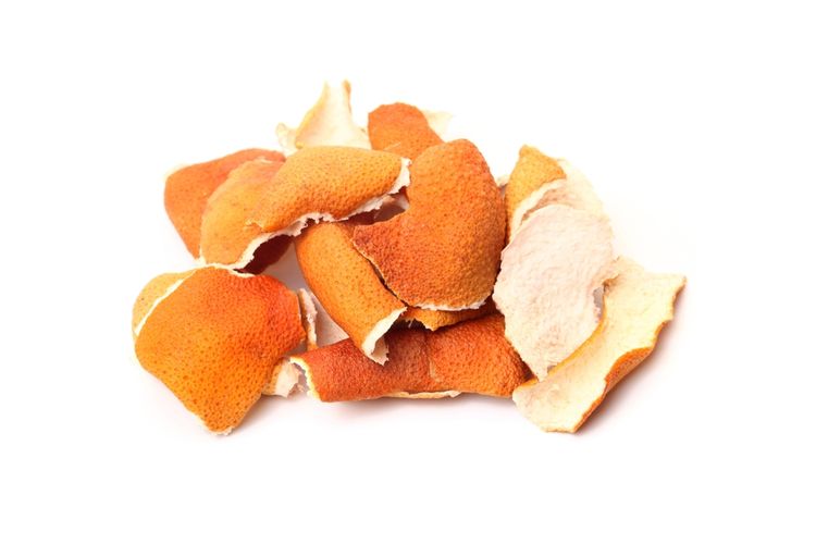 Ilustrasi kulit jeruk. Kulit jeruk dapat dimanfaatkan sebagai pupuk tanaman. 