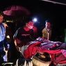 Longsor Tutup Jalan di Tanggamus, Warga Sakit Harus Digotong Keluar Ambulans