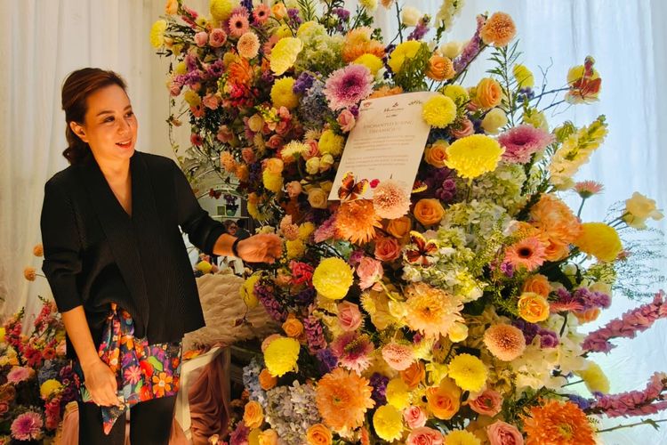 Vice Director Wahana Kharisma Flora, Lana Yudhistira saat seminar dan pameran ?The Sensory Bloom: Five Sense Floral Trends 2026? yang telah digelar di Surabaya, Jawa Timur, Rabu (28/1/2026) siang.