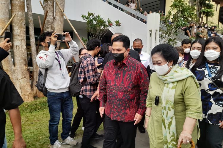 Menteri BUMN Erick Thohir dan Ketua Umum PDI-P Megawati Soekarnoputri di kawasan Gedung Sarinah, Jakarta, Senin (13/6/2022).