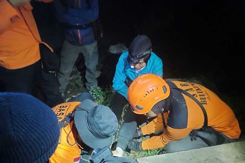 Ikut Perayaan 17 Agustus di Gunung Lompobattang, Seorang Pendaki Perempuan Dievakuasi Setelah Terjatuh