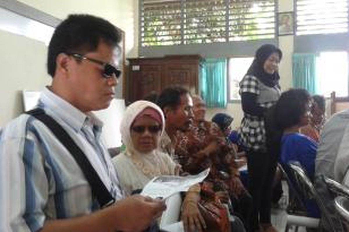 KPUD Jakarta Barat, melakukan sosialisasi pemungutan suara kepada penyandang disabilitas, di SLB Negeri 6 Jakarta Barat, Selasa (24/6/2014).
