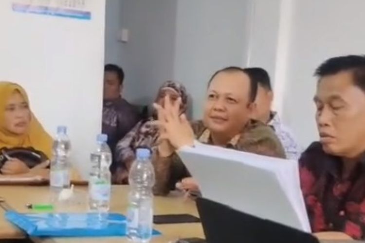 Pejabat Dinas Pendidikan Kota Medan yang diduga mengarahkan PGRI untuk memilih salah satu calon dalam Pemilu 2024.