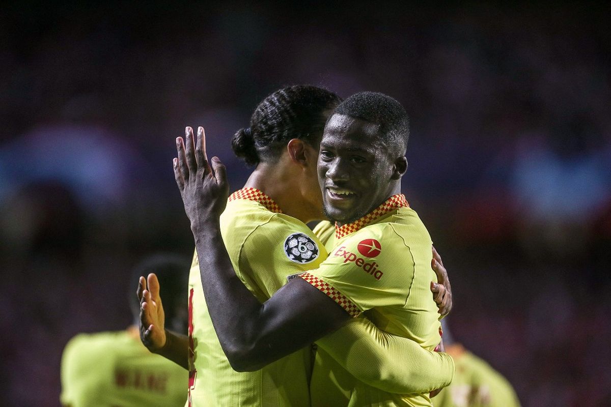 Bek Liverpool Ibrahima Konate merayakan gol ke gawang Benfica pada leg pertama perempat final Liga Champions di Estadio do SL Benfica, Rabu (6/4/2022) dini hari WIB.