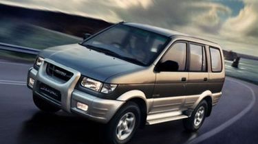 Harga Isuzu Panther Bekas Meroket: Langka atau Digoreng Pasar?