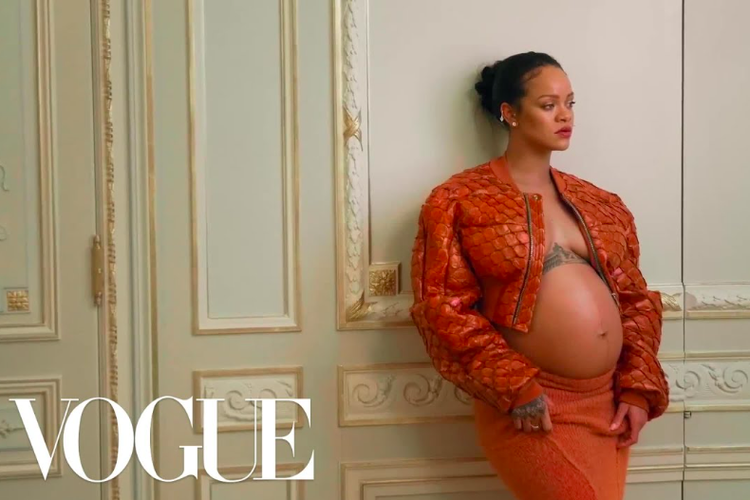 Jaket kulit ikan arapaima dipakai Rihanna saat maternity shoot dengan majalah Vogue