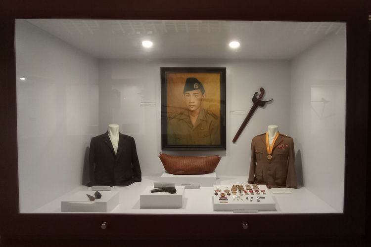 Gambar Hasan Basri dan benda-benda peninggalannya tersimpan rapi di Museum Wasaka.