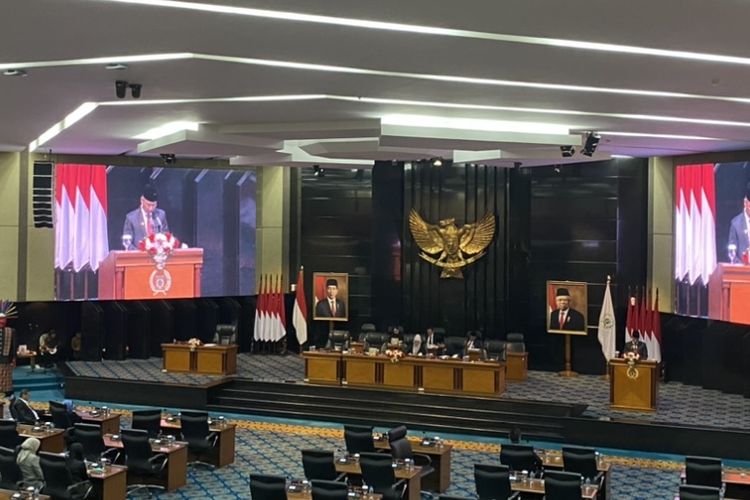 Penjabat Gubernur DKI Jakarta Heru Budi Hartono mengikuti rapat paripurna legislatif Jakarta pada Selasa (20/7/2023).