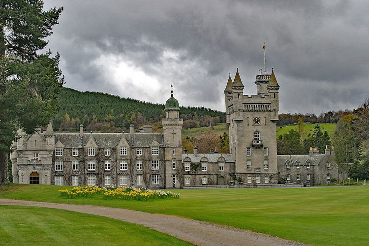 Kastil Balmoral di Skotlandia, salah satu tempat favorit Ratu Elizabeth II.