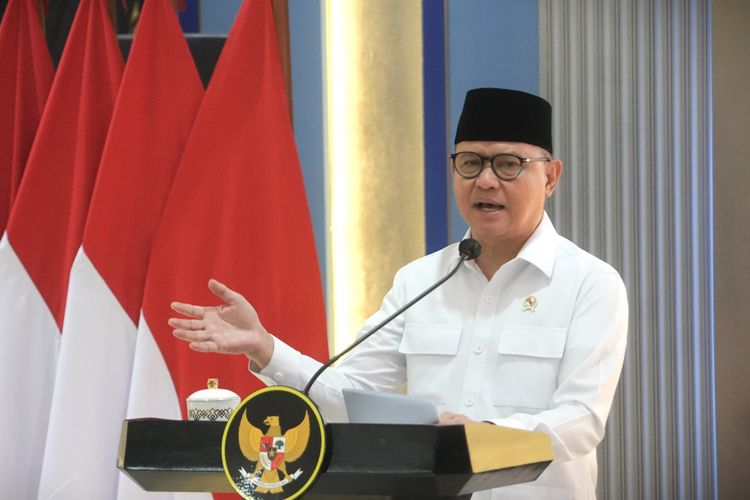 Menteri P2MI Mukhtarudin dalam kegiatan penandatanganan MoU dan PKS di Kantor KP2MI, Jakarta Selatan, Kamis (16/4/2026).