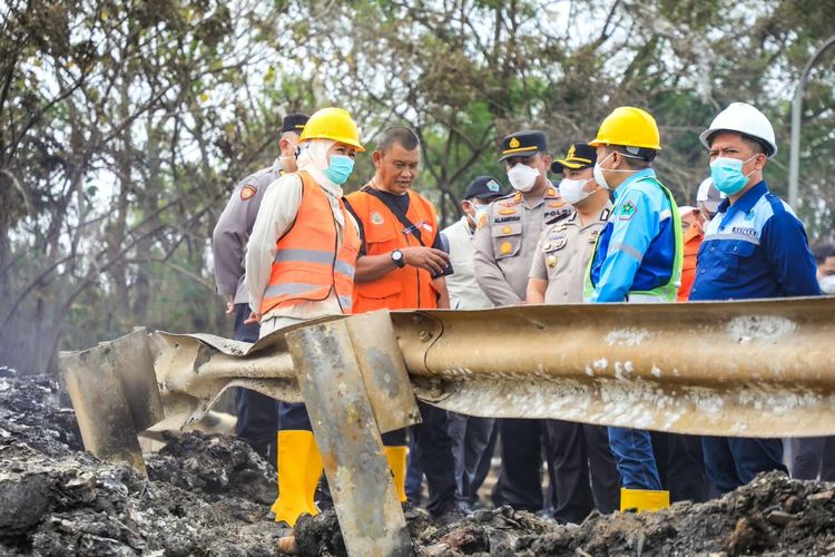 Khofifah Minta Warga Tak Membakar di Area Rawan, Keselamatan Petugas Jadi Prioritas