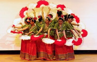 Tari Kipas Pakarena dari Sulawesi Selatan