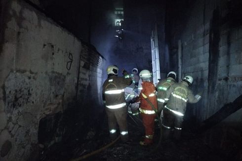 Kompor Meledak Saat Sedang Buat Kue Lebaran, Dua Rumah Kontrakan di Cakung Terbakar