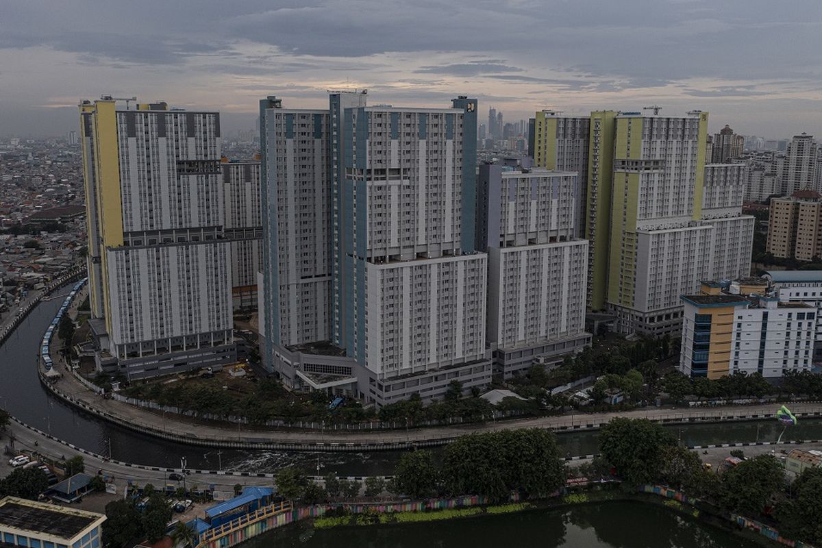 Foto udara suasana Rumah Sakit Darurat COVID-19 (RSDC) Wisma Atlet di Kemayoran, Jakarta, Jumat (17/12/2021). ANTARA FOTO/Sigid Kurniawan/nz.