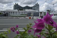 Massa Buruh dari Jawa Barat Konvoi ke Monas, Jalan Medan Merdeka Padat