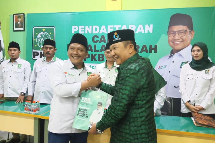Bupati Jember Hendy Siswanto saat mendaftar Bacabup-Bacawabup ke DPC PKB Jember Rabu (24/4/2024)