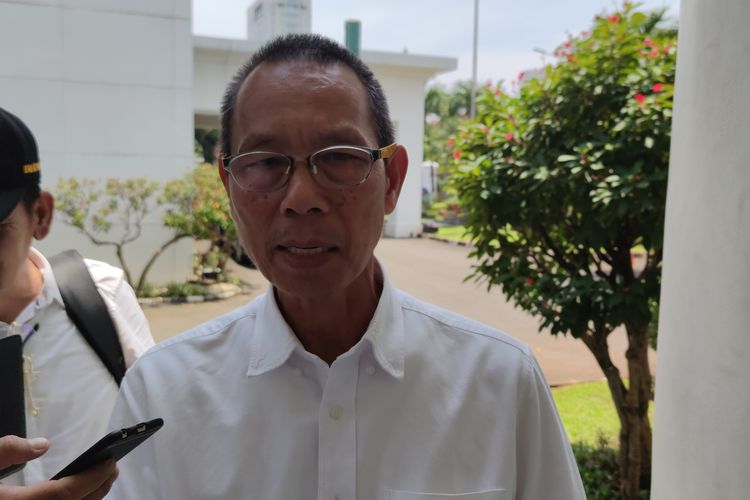 Aliansi Organisasi Masyarakat Daerah Kalimantan Timur mendatangi Istana Kepresidenan, Jakarta, Jumat (13/3/2020). Mereka menyampaikan dukungan kepada Menteri Riset dan Teknologi Bambang Brodjonegoro untuk menjadi Kepala Badan Otorita Ibu Kota baru