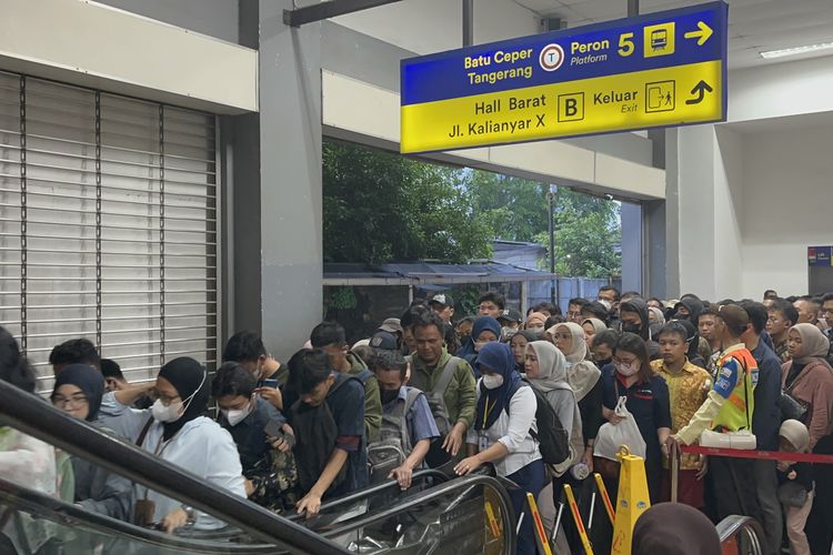 Perbaikan Rampung, Eskalator Stasiun Duri Kembali Beroperasi