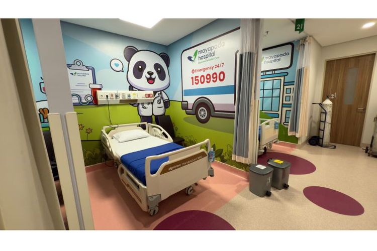 Ruang Pediatric Emergency Mayapada Hospital Jakarta Selatan dirancang ramah anak dengan nuansa animasi, menciptakan suasana nyaman di tengah kondisi gawat darurat. Layanan siaga 24 jam dapat diakses melalui hotline 150990. 
