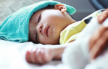 ilustrasi anak demam