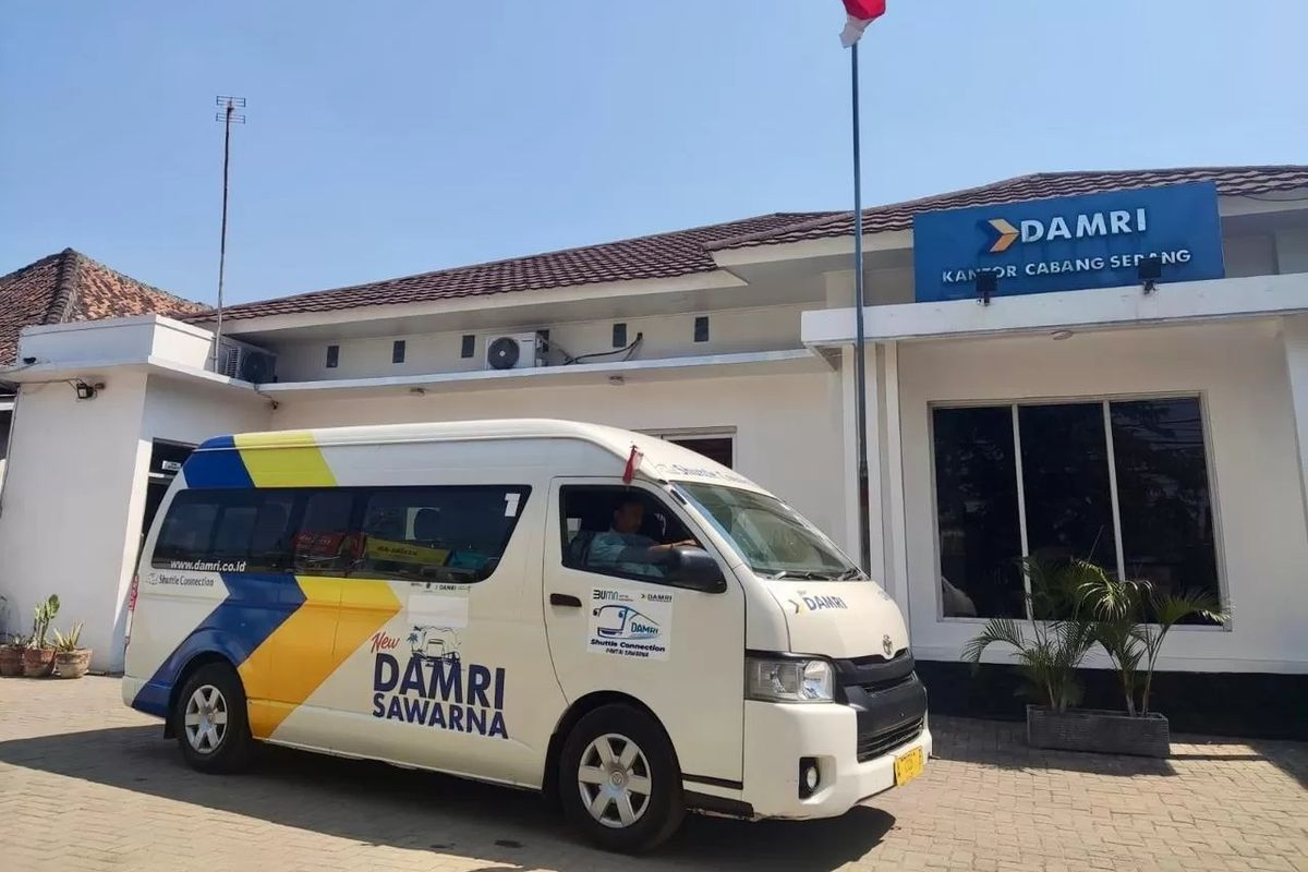 DAMRI menyediakan sarana transportasi umum yang terintegrasi antarmoda dengan kawasan strategis pariwisata nasional (KSPN) di Banten.