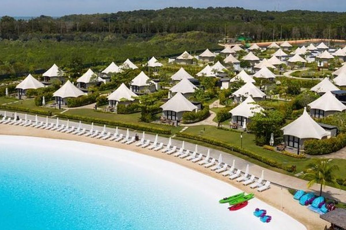 The Canopi Bintan merupakan amenitas berbasis camping mewah atau glamour camping. Ini dikembangkan sebagai wujud konsep nomadic tourism dan ditawarkan kepada wisatawan yang berkunjung ke Kepulauan Riau (Kepri).