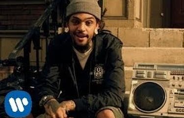 Lirik Lagu Cupid's Chokehold/Breakfast in America - Gym Class Heroes