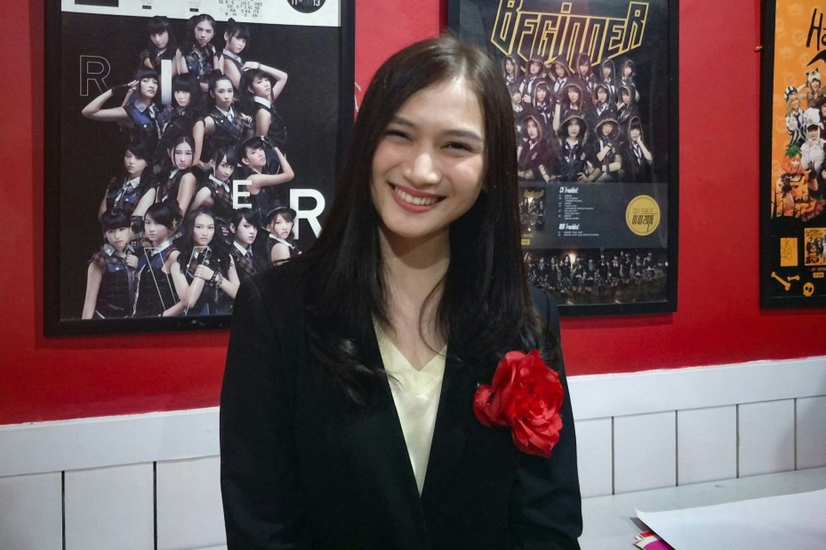 Penyanyi Melody Nurramdhani Laksani saat diabadikan di Theatre JKT 48, FX Sudirman, Jakarta Pusat,  Minggu (27/5/2018).