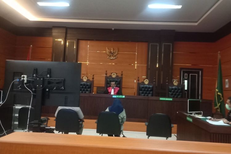 Suasana sidang praperadilan kasus dugaan korupsi ganti rugi lahan tol di PN Padang, Selasa (4/1/2022)