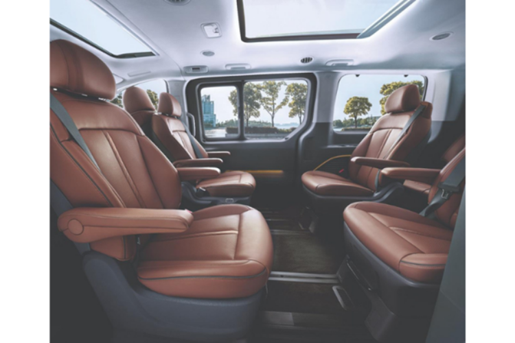 Interior Hyundai STARIA yang mewah dan elegan. 