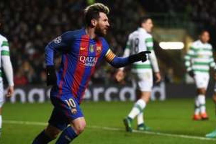 Ikon FC Barcelona, Lionel Messi, merayakan gol yang dia cetak ke gawang Celtic dalam laga Grup C Liga Champions di Celtic Park, Glasgow, Skotlandia, 23 November 2016.