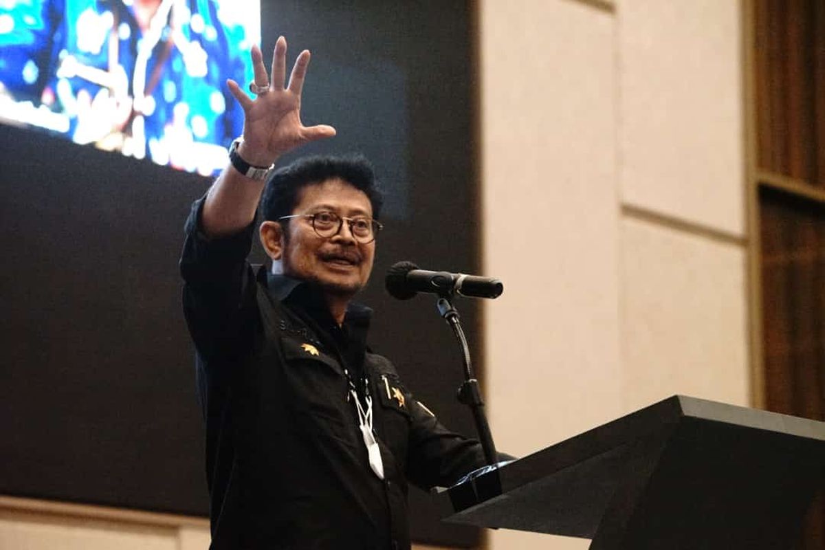 Menteri Pertanian Syahrul Yasin Limpo (Mentan SYL) mengukuhkan Petani Champion atau Petani Juara Cabai dan Bawang Merah di Kota Surabaya, Jawa Timur, Rabu (2/11/2022).