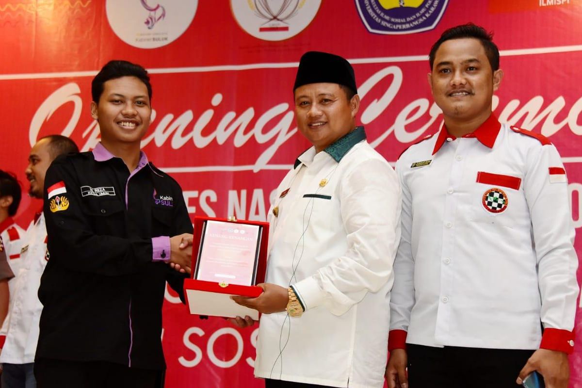 Wakil Gubernur Jawa Barat Uu Ruzhanul Ulum saat membuka Kongres Nasional Ikatan Lembaga Mahasiswa Ilmu Sosial dan Ilmu Politik se-Indonesia (ILMISPI) Tahun 2019 di Aula Universitas Singaperbangsa Kab. Karawang, Senin (04/11/2019).