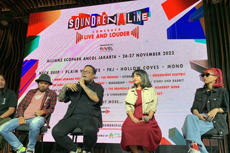 Promotor Soundrenaline 2022 bersama Isyana Saravati, Stevi Item dan Aska Rocket Rockers dalam konferensi pers di Hard Rock Cafe Jakarta, Rabu (28/9/2022). 