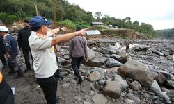 Tinjau Jalan Werlah, Tito Pastikan Jalur Alternatif Disiapkan Selama Perbaikan Jembatan Enang-Enang